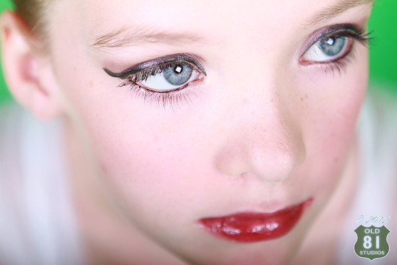 OLD81Studios blue eyes glamor portrait close up