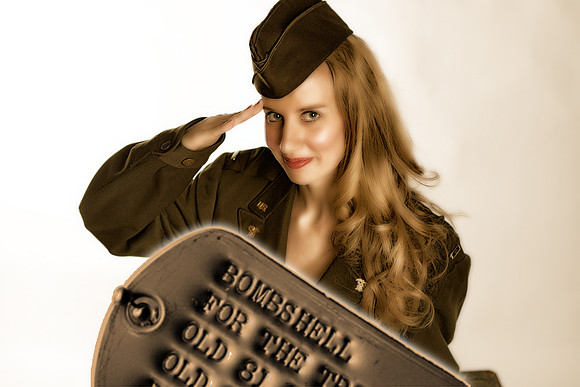 OLD81PINUPS_wallet_1101_V_frontpage