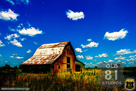 Red barn in Kansas with a deep blue sky