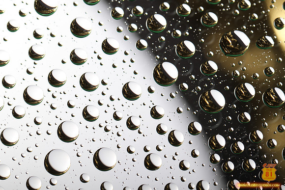 OLD81studios_IMG_0461_water_drops_on_glass_that_looks_as_if_shot_from_outer_space