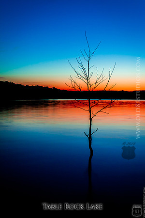 _MG_5277_LR_trl_Table_Rock_Lake_red_sunset_with_blue_sky_and_tree_silhouette_with_reflection
